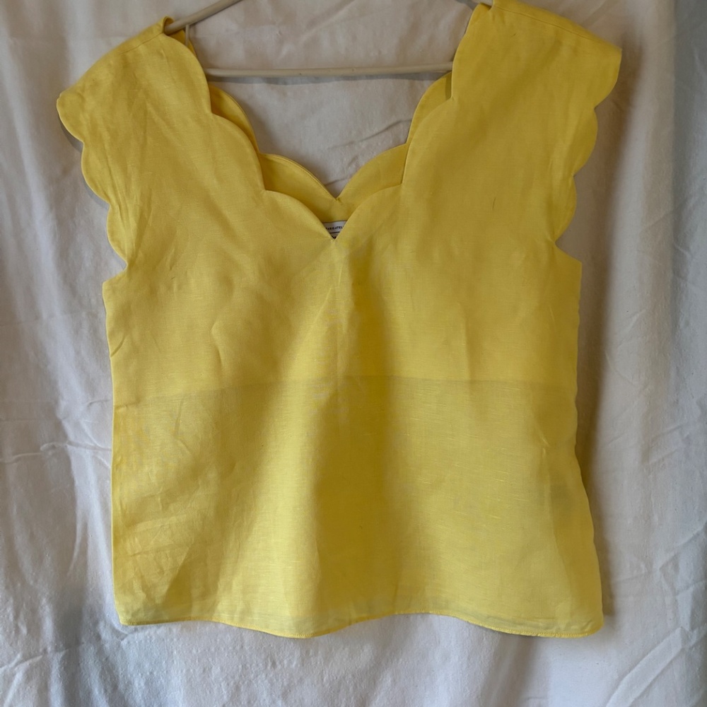 Yellow Scalloped Edge Top - Picture 2 of 4
